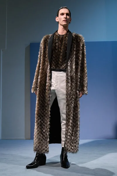 Look 14
